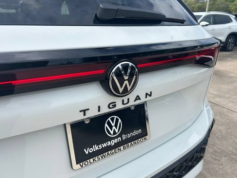 New 2026 Volkswagen Tiguan SE R-Line FWD image 31