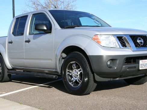 Used 2015 Nissan Frontier S image 2
