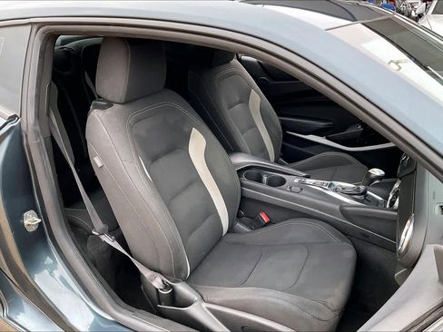 Used 2021 Chevrolet Camaro LT image 9