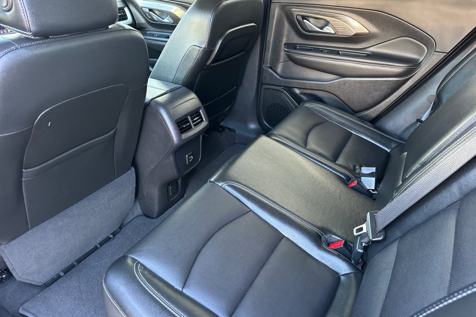 Used 2024 GMC Terrain SLT w/ Elevation Edition FWD image 14