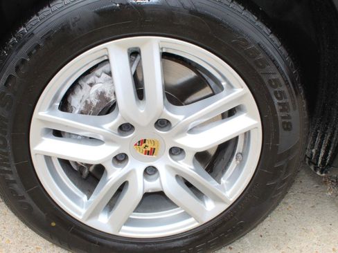 Used 2016 Porsche Cayenne Platinum Edition image 39