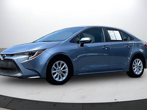 Used 2021 Toyota Corolla LE w/ LE Convenience Package FWD image 4