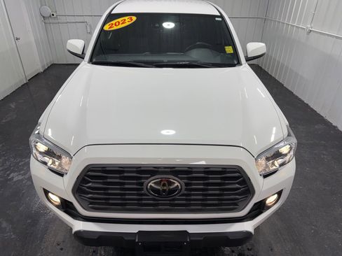 Used 2023 Toyota Tacoma TRD Off-Road w/ Technology Package AWD/4WD image 5