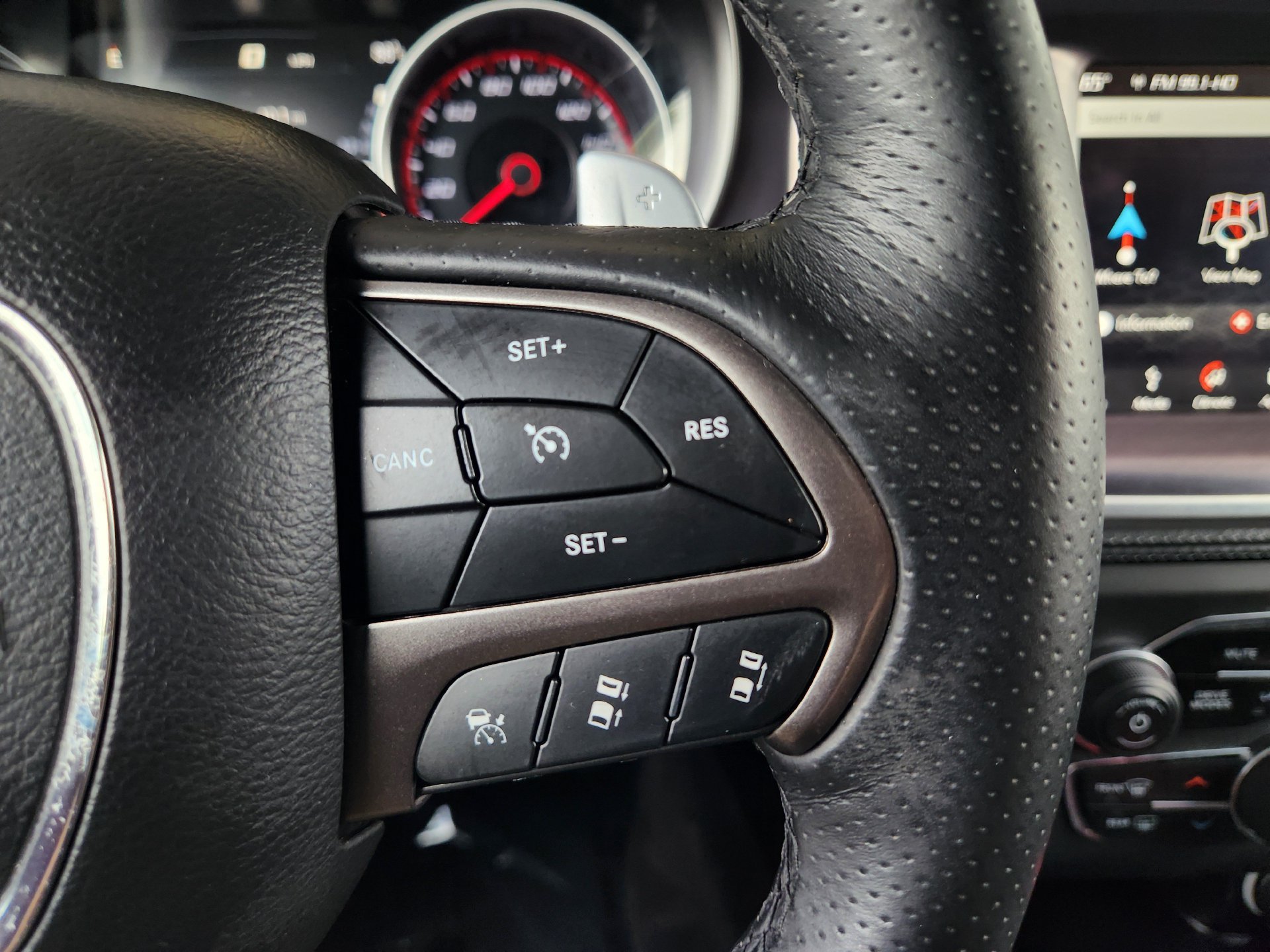Used 2019 Dodge Charger Scat Pack w/ Technology Group RWD image 30