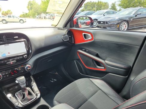 Used 2022 Kia Soul Turbo FWD image 13