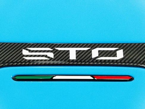 Used 2021 Lamborghini Huracan STO image 91