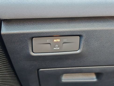 Certified 2026 Volkswagen Tiguan SE R-Line AWD/4WD image 18