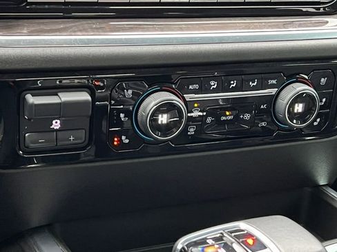 Used 2022 Chevrolet Silverado 1500 LTZ image 35