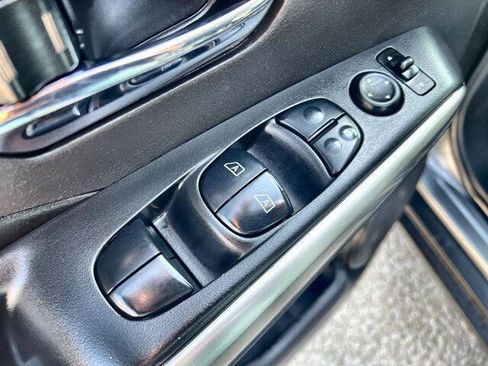 Used 2018 Nissan Kicks SR w/ Premium Package image 22