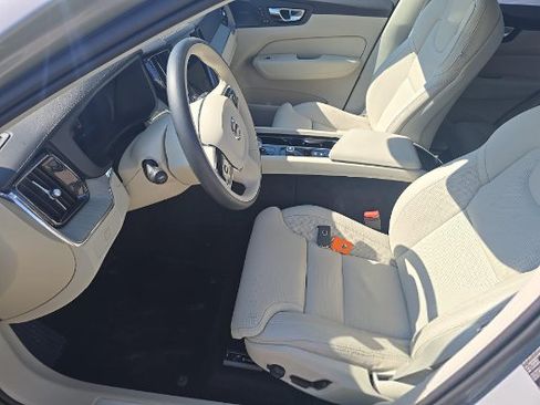 Used 2025 Volvo XC60 B5 Ultra w/ Protection Package Premier AWD/4WD image 3