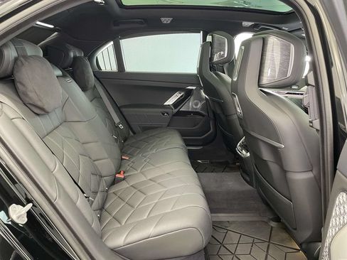 Used 2025 BMW i7 xDrive60 w/ Executive Package AWD/4WD image 19