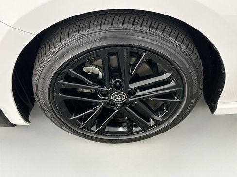 Used 2025 Toyota Camry SE image 11