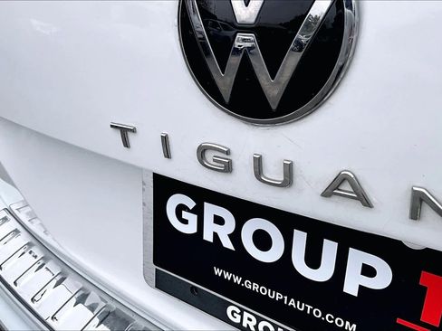 Certified 2022 Volkswagen Tiguan SE image 10