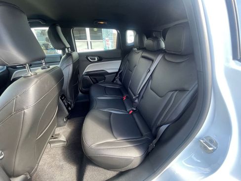 Used 2025 Jeep Compass Limited image 25