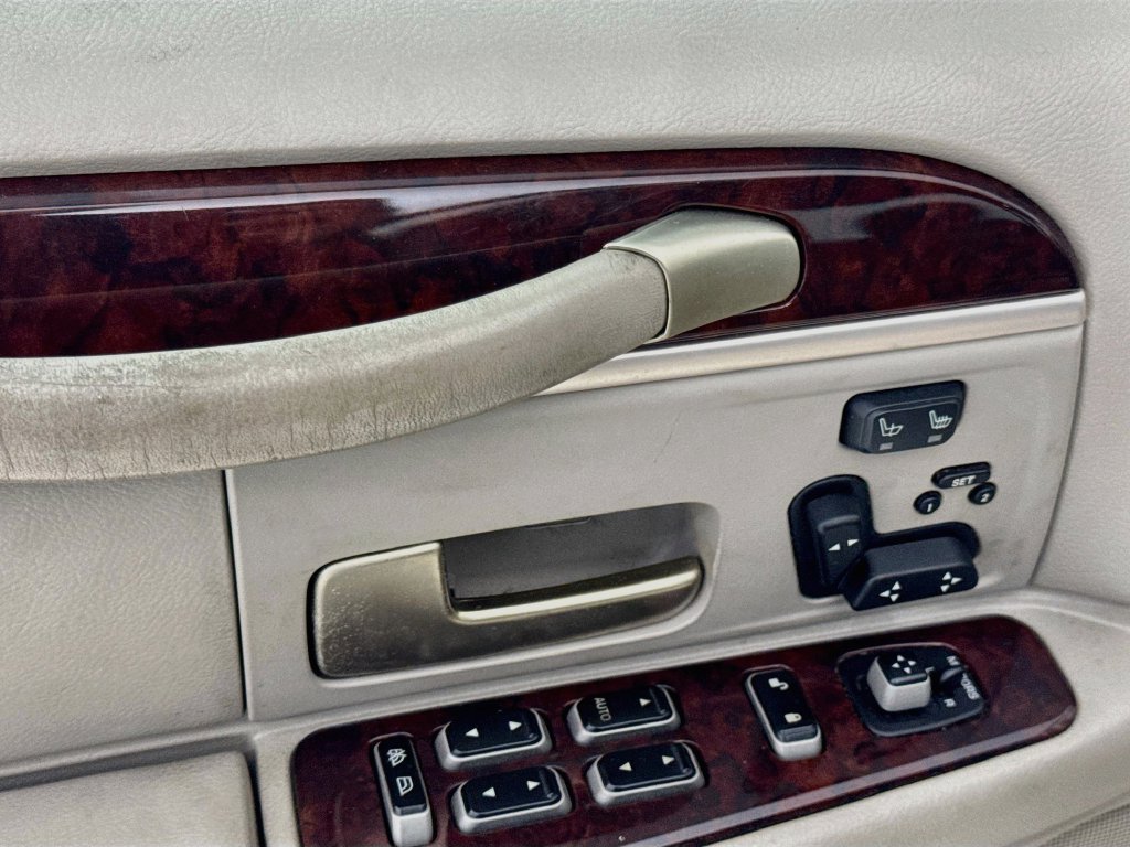 Used 2007 Lincoln Town Car Signature Limited RWD image 19