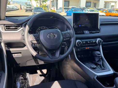 Used 2025 Toyota RAV4 LE image 28