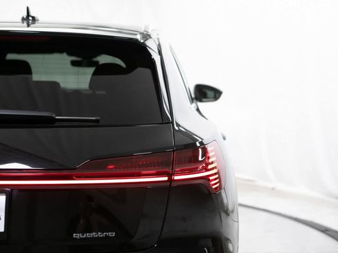 Used 2022 Audi e-tron Premium image 37