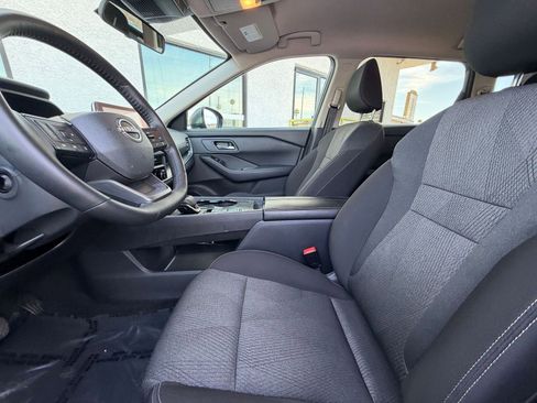 Used 2025 Nissan Rogue SV FWD image 29
