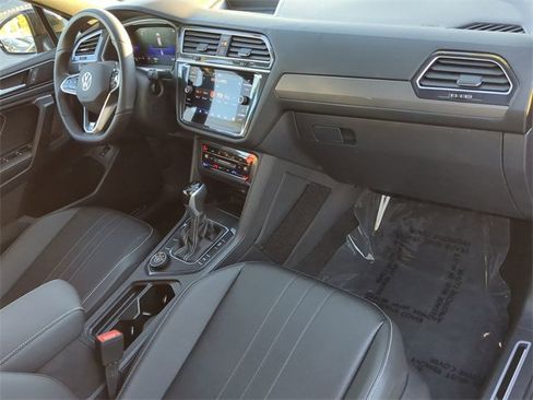 Certified 2024 Volkswagen Tiguan SE R-Line image 12