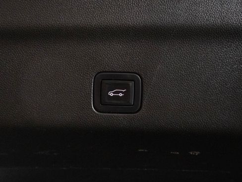 Used 2021 Chevrolet Tahoe Z71 w/ Luxury Package image 25