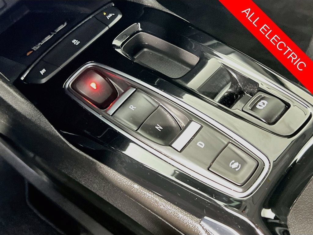 Used 2023 Chevrolet Bolt EUV Premier w/ Sun & Sound Package FWD image 17