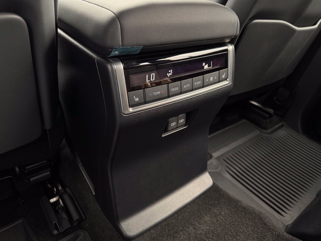 Used 2024 Lexus GX 550 w/ Accessory Package (31) AWD/4WD image 23