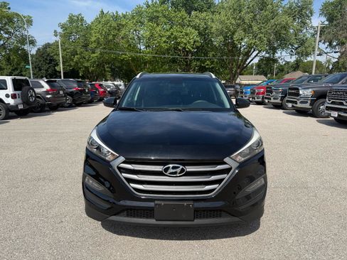 Used 2017 Hyundai Tucson SE w/ SE Popular Package 02 AWD/4WD image 2