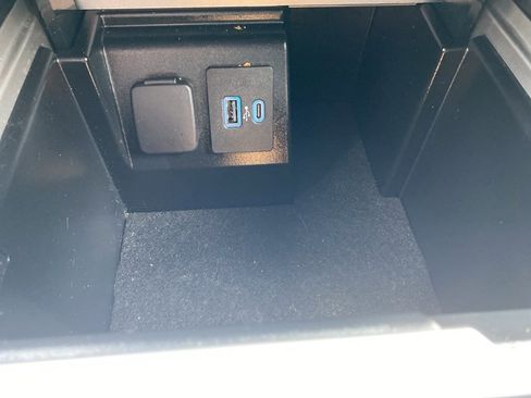 Used 2022 Ford Explorer XLT w/ Equipment Group 202A image 36