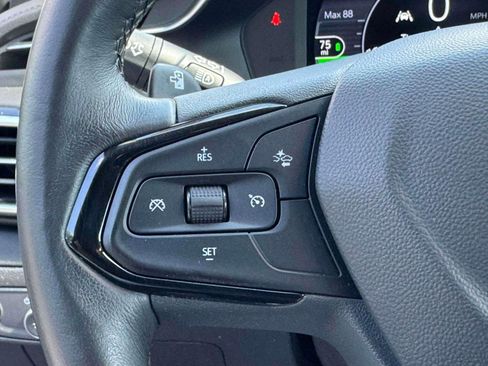 Used 2022 Chevrolet Bolt EUV LT w/ Convenience Package image 20