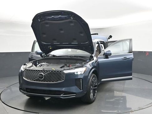 New 2026 Volvo XC90 B6 Plus w/ Protection Package Premier image 55