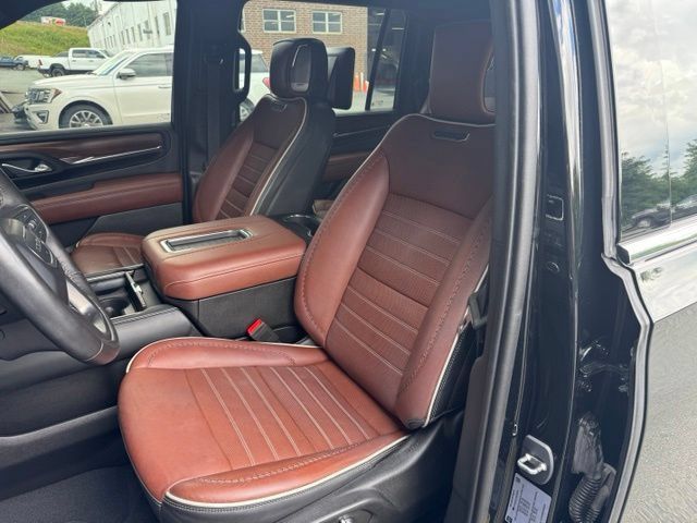 Used 2023 GMC Yukon XL Denali Ultimate AWD/4WD image 19