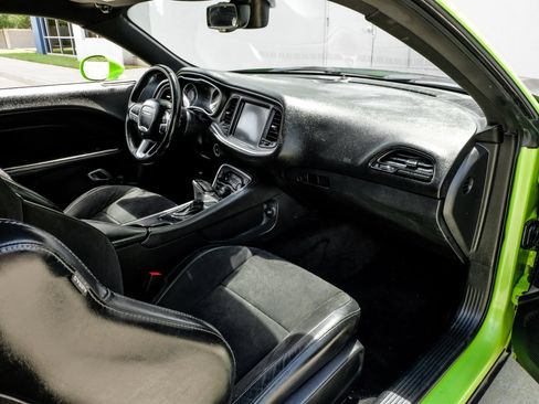 Used 2015 Dodge Challenger R/T Scat Pack w/ Scat Pack Appearance Package RWD image 10