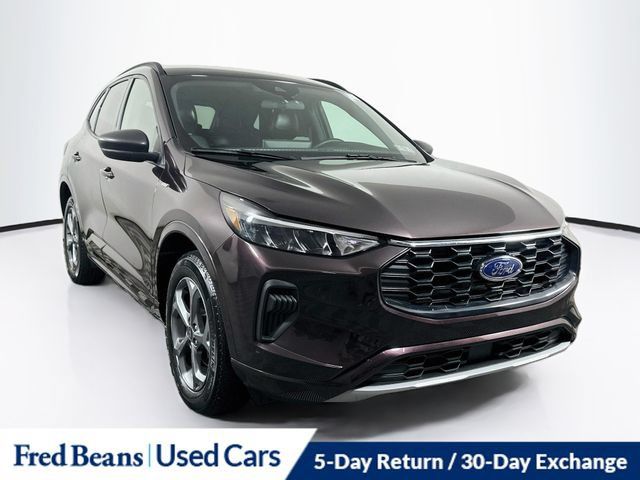 Used 2023 Ford Escape ST-Line w/ Tech Pack #1 AWD/4WD image 1