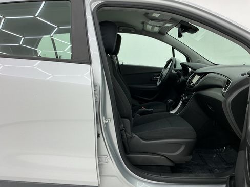 Used 2018 Chevrolet Trax LS FWD image 15