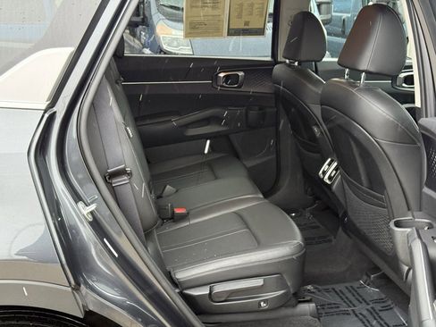 Used 2024 Kia Sorento S image 25