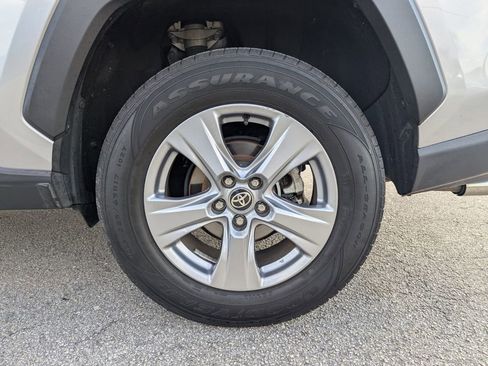 Used 2022 Toyota RAV4 XLE w/ Convenience Package image 16