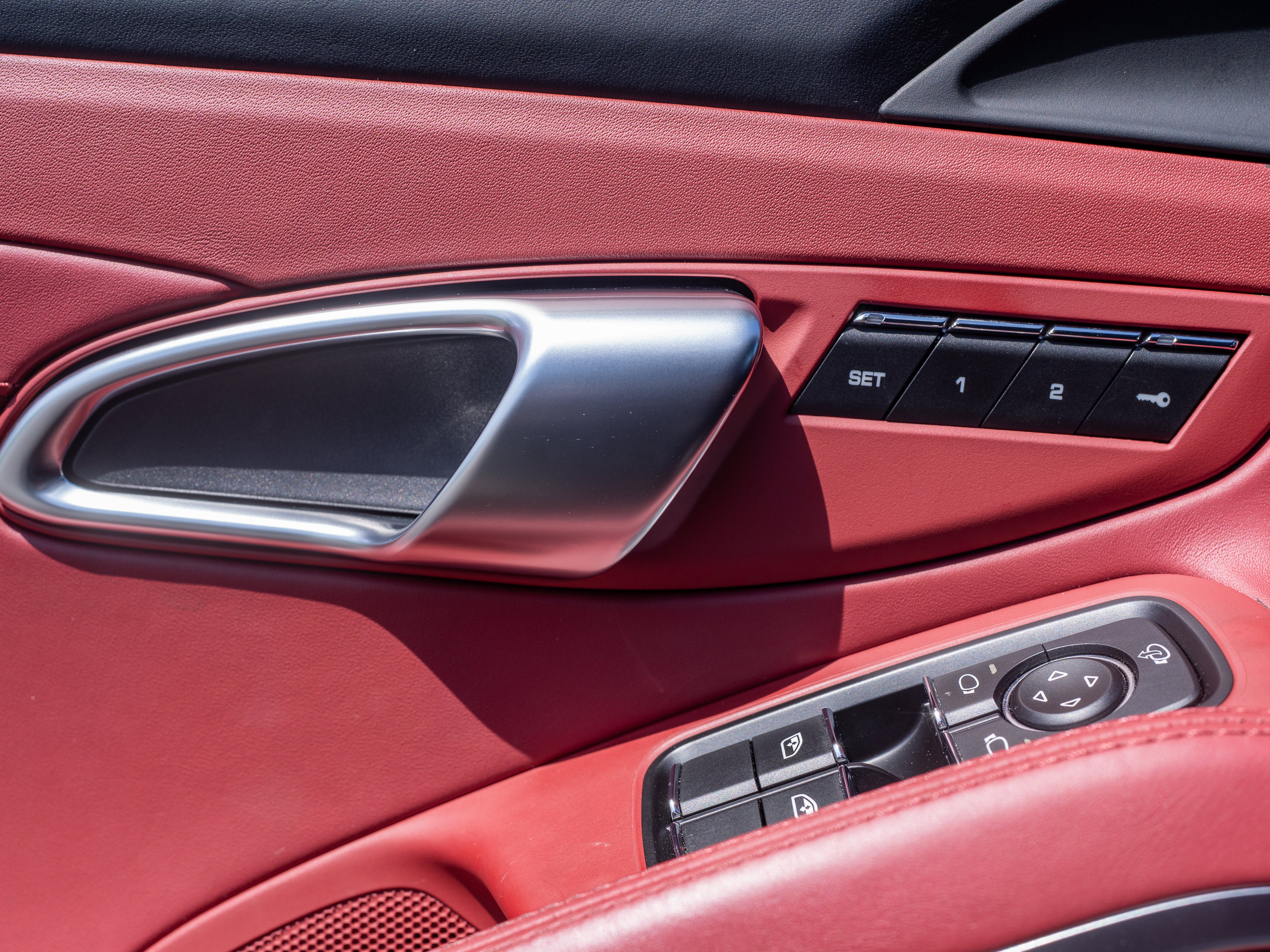 Used 2025 Porsche 718 Cayman RWD image 15