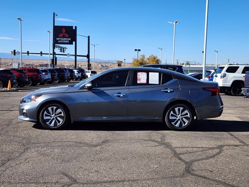 Used 2022 Nissan Altima 2.5 S image 2