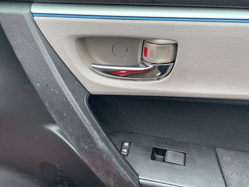 Used 2015 Toyota Corolla LE FWD image 13