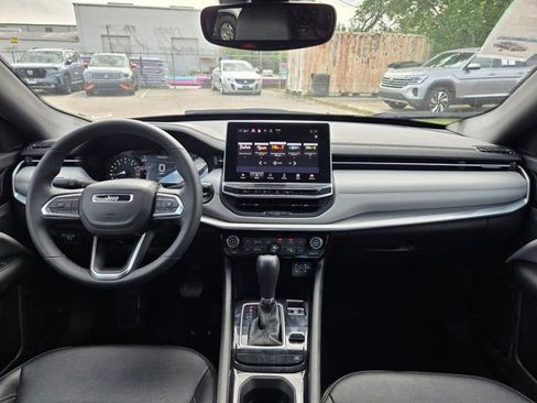 Used 2025 Jeep Compass Limited image 24