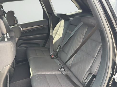 Used 2018 Jeep Grand Cherokee Laredo RWD image 33
