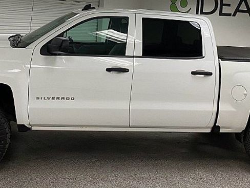 Used 2018 Chevrolet Silverado 1500 Custom w/ Custom Value Package image 8