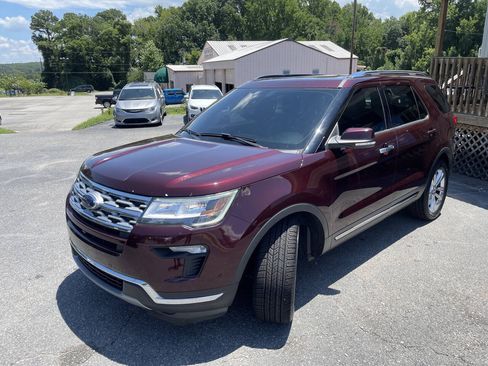 Used 2018 Ford Explorer Limited w/ Ford Safe & Smart Package FWD image 3