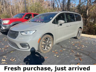 Used 2022 Chrysler Pacifica Touring-L w/ S Appearance Package