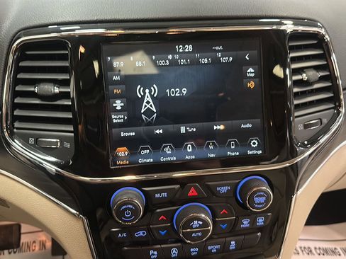 Used 2019 Jeep Grand Cherokee Limited w/ Trailer Tow Group IV image 20