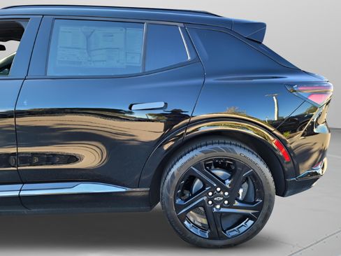 New 2026 Chevrolet Equinox EV RS FWD image 21