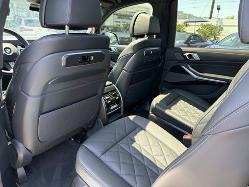 Used 2026 BMW X7 xDrive40i w/ M Sport Package AWD/4WD image 12