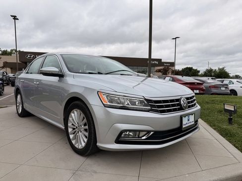 Used 2017 Volkswagen Passat 1.8T SE w/ SE Lighting Package FWD image 11