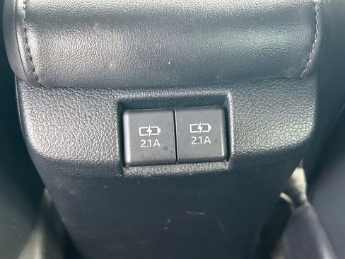 Used 2021 Toyota Prius XLE FWD image 21