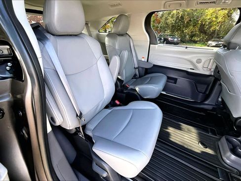 Certified 2023 Toyota Sienna XLE image 19